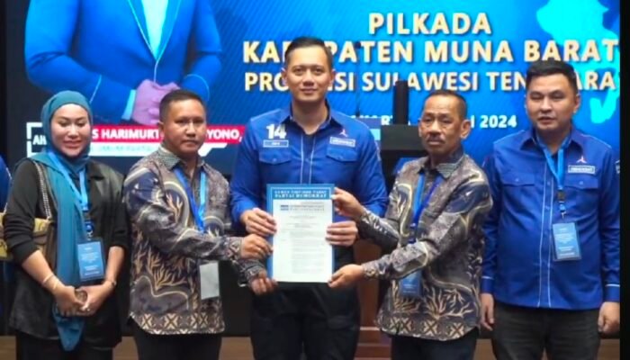 AHY Serahkan Rekomendasi Partai Demokrat ke Pasangan La Ode Darwin-Ali Basa di Pilkada Muna Barat