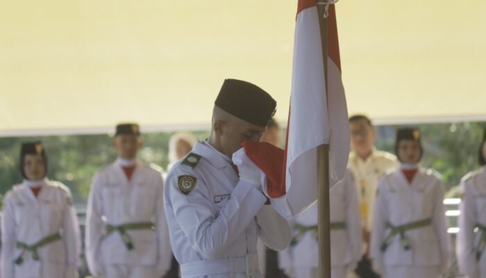 Bupati Surunuddin Kukuhkan 75 Paskibraka HUT RI ke-79 di Konsel