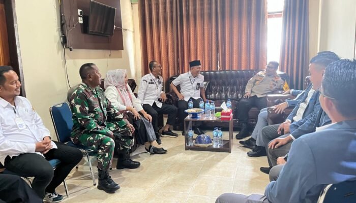 Bawaslu dan Polres Pantau Langsung Proses Pendaftaran Paslon Bupati dan Wakil Bupati di KPU Konsel