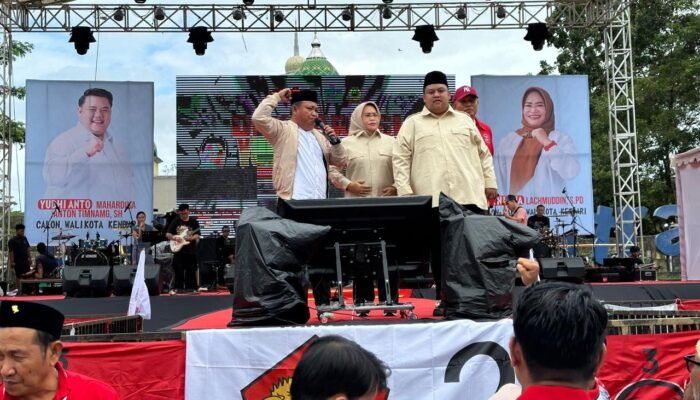 Ribuan Relawan Antar Calon Wali Kota Kendari Yudhi-Nirna Daftar di KPU