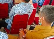 Puluhan ASN Asyik Bermain Game dan Facebook saat Pj Bupati Muna Barat Beri Sambutan di Kegiatan Korpri
