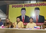 Pasangan Irham Kalenggo-Wahyu Ade Pratama Imran saat mengadakan konferensi pers.