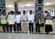 Pahri Yamsul Bagikan Dana Hibah Keagamaan dan Beasiswa Prestasi