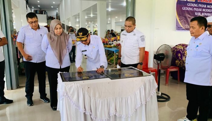 Dorong Ekonomi Mikro dan Menengah, Surunuddin Resmikan Pasar di Dua Kecamatan di Konsel