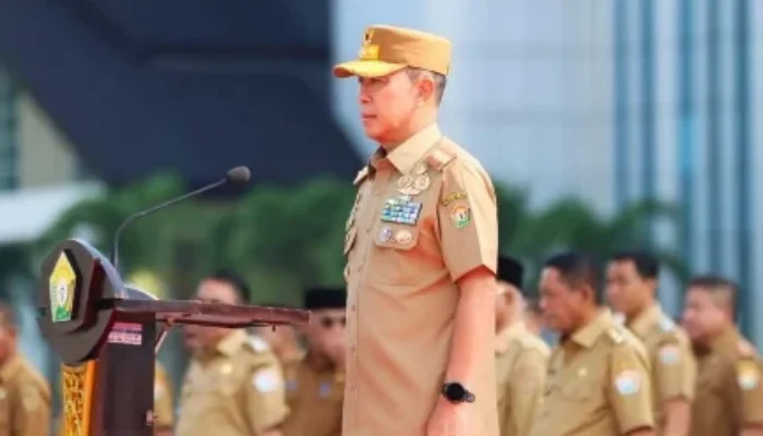 Gubernur Andi Sumangerukka Bagikan Ratusan Paket Sembako dan Bertekad Naikan Insentif ASN Pemprov