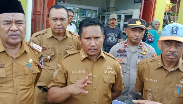 Bupati La Ode Darwin Warning Copot Kepsek jika Lingkungan Sekolah Kotor