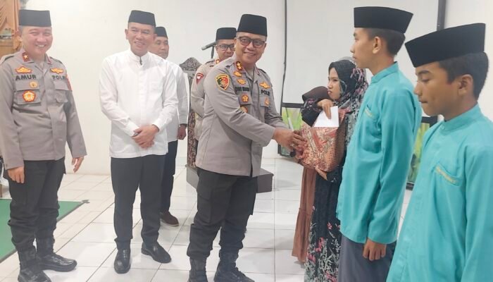 Kapolda Dwi Irianto Safari Ramadan di Polres Konsel, Beri Santunan Anak Yatim, Santri Ponpes dan Siswa SLB