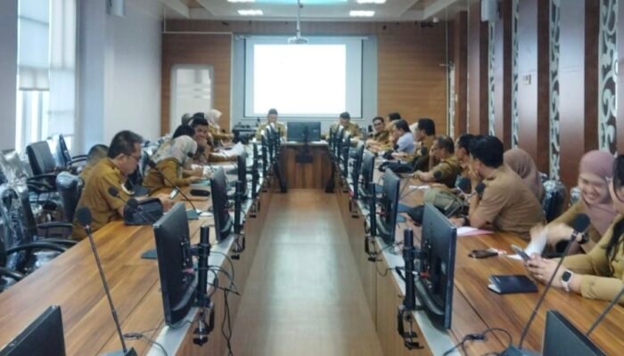 Jaga Stabilitas Harga Pangan Jelang Idul Fitri, Bupati Irham Kalenggo Gelar Rapat Pengendalian Inflasi