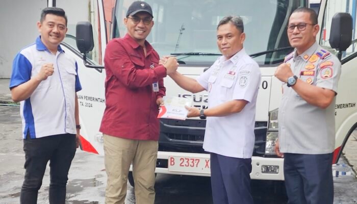 Pemda Konsel Terima Bantuan Hibah Mobil dari Kementerian Perhubungan RI