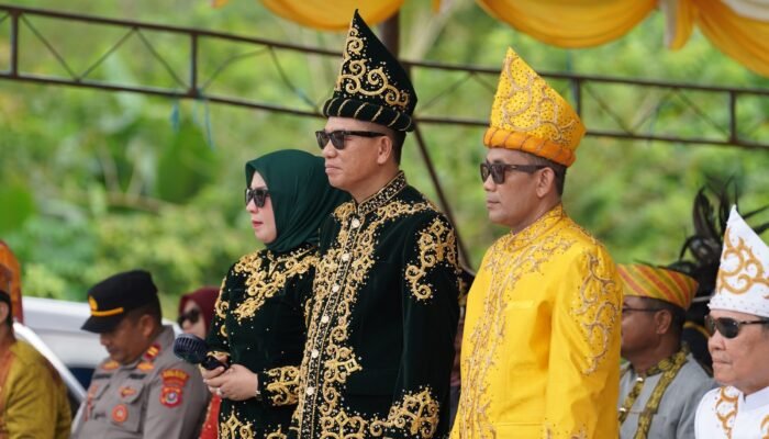 Gelar Pawai Budaya Nusantara, Irham Kalenggo Ajak Seluruh Stakeholder Mengisi Pembangunan di Usia Konsel yang Semakin Dewasa