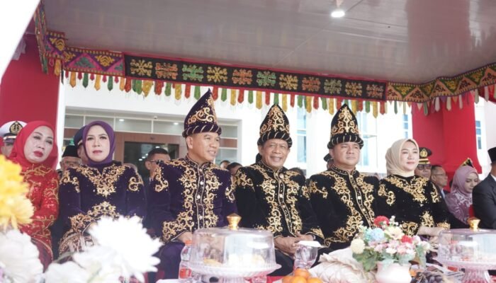 Peringatan Hardiknas dan HUT Konsel ke-22, Wagub Hugua Apresiasi Pemimpin Terdahulu dan Komitmen Pemprov Sinergikan Program ‘SETARA’