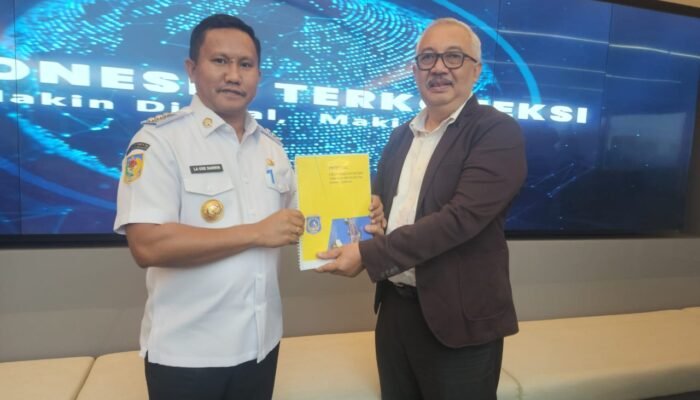 Bupati La Ode Darwin Lobi Komdigi Perkuat Jaringan Internet di Muna Barat