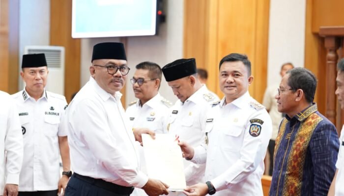 Menteri ATR-BPN Serahkan Sertifikat Aset Pemda se Sultra, Termaksud Konsel