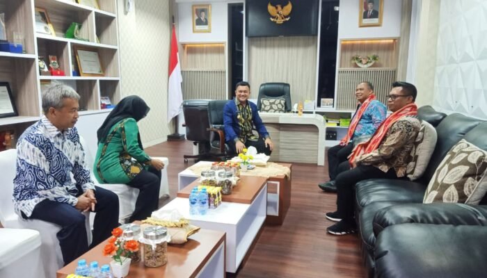 Sambut Kunjungan Kerja Bupati Sleman,Wabup Konsel Bahas Problema Lahan Transmigrasi