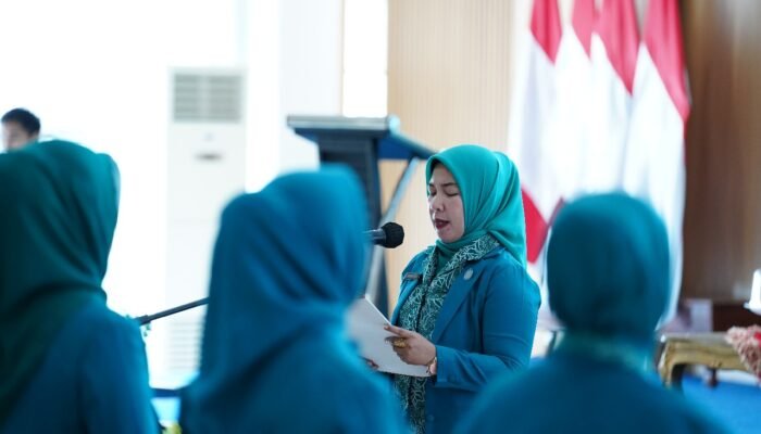 Ratusan Pengurus TP-PKK Dikukuhkan, Bupati Irham Kalenggo Harap Sinergi Wujudkan Program Pemda