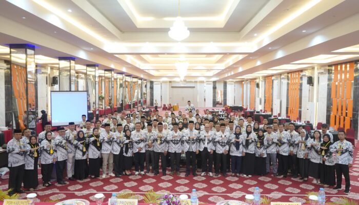 Buka Konferensi PGRI, Bupati Irham Kalenggo Ajak Guru Bersinergi Wujudkan Konsel SETARA