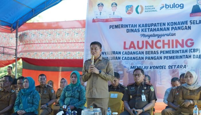 Perkuat Ketahanan Pangan, Bupati Irham Kalenggo Salurkan Bantuan Pangan dan Penanaman Cabai P2L