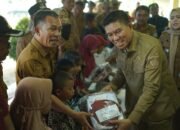 Komitmen Irham Kalenggo di Dunia Pendidikan Ribuan Seragam Sekolah SD-SMP Disalurkan
