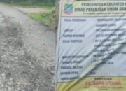 Diduga Asal Kerja, Baru Setahun Proyek Pengaspalan Alami Kerusakan