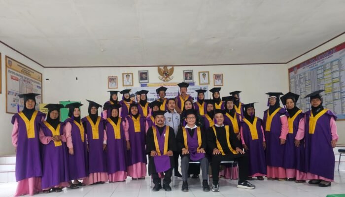 DPPKB Konsel Gelar Wisuda bagi Lansia di Kecamatan Basala