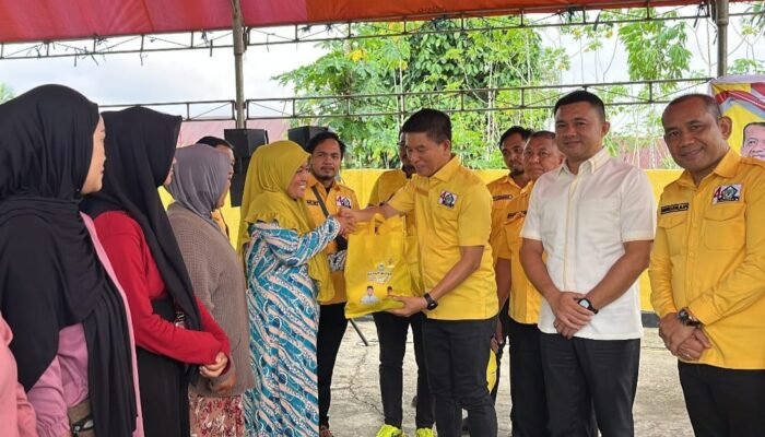 Gelar Pasar Murah, Aksi Partai Golkar Konsel Dekatkan Diri dengan Rakyat