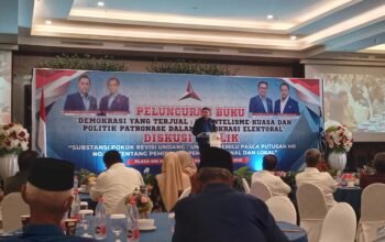 Ketua Partai Demokrat Sultra, Muh Endang Luncurkan Buku Berjudul “Demokrasi Yang Terjual”