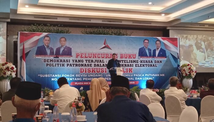 Ketua Partai Demokrat Sultra, Muh Endang Luncurkan Buku Berjudul “Demokrasi Yang Terjual”