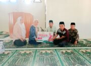 Anggota DPD-RI, Leni Andriani Surunuddin Serahkan Bantuan Pembangunan Masjid di Desa Ulusena