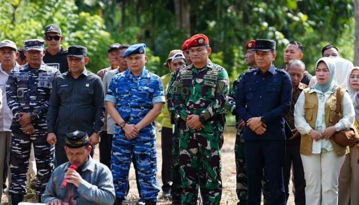 Adat Tolaki ‘Mooli’ dan Bantuan Sosial Awali Pembangunan Markas Kopassus Grub 5 di Konsel