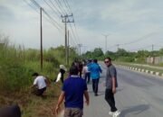 Pegawai Sekretariat DPRD Kota Kendari dan Mahasiswa Magang Kompak Aksi Bersih-Bersih di Jalan Madusila