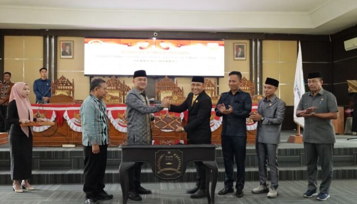 Rapat Paripurna, Dewan Serahkan R-APBD 2026 ke Pemda untuk Dibahas