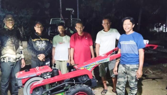 Jawab Kebutuhan Petani, Purnomo Serahkan Bantuan Hand Tractor ke Kelompok Tani Hidup Baru