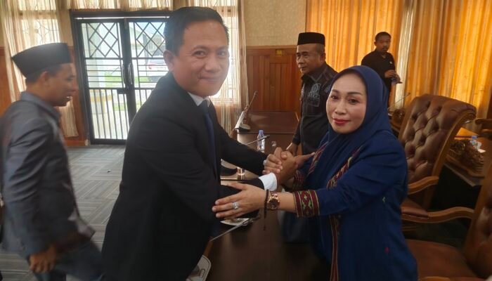 Ketua DPRD Konsel, Hamrin Paripurnakan Pergantian Pimpinan Dewan, Ronald Rante Alang : Saya Patuh dan Taat Putusan Partai