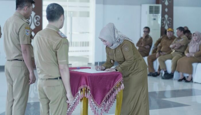 Pimpinan OPD dan Camat Tanda Tangani Perjanjian Kinerja, Target Pembangunan Transparan dan Akuntabel di Konsel