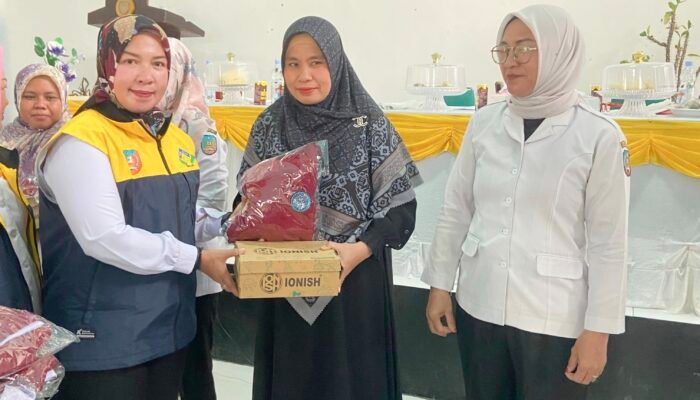 Wujudkan Konsel Cerdas, Bunda PAUD Mulai Salurkan Seragam Sekolah Gratis Bagi Pelajar di Enam Kecamatan