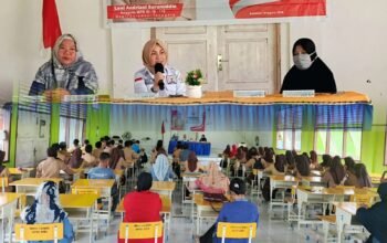 Anggota DPD RI Leni Andriani Surunuddin Sosialisasikan Empat Pilar Kebangsaan di SMA 8 Konsel