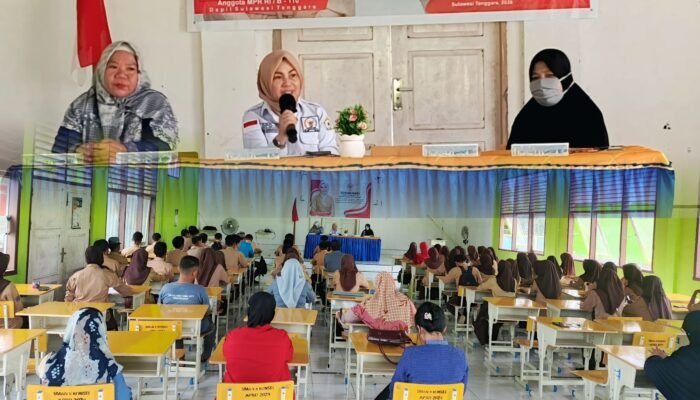 Anggota DPD RI Leni Andriani Surunuddin Sosialisasikan Empat Pilar Kebangsaan di SMA 8 Konsel