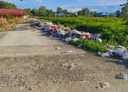 Sampah di Ranomeeto Menumpuk, Bau Busuk Menusuk