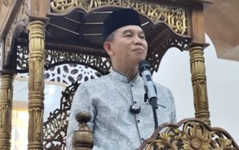 Manifestasi Konsel Sehat, Irham Kalenggo Gaungkan Hidup Bersih saat Safari Ramadan di Masjid Agung Al Imran