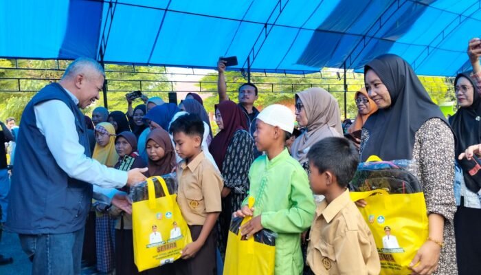 PT Ifishdeco Tunaikan CSR dengan Salurkan Bantuan Seragam Sekolah Gratis bagi 13 SD di Tinanggea