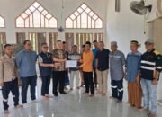 PT Hangtian Nur Cahaya Serahkan CSR untuk Perbaikan Masjid di Desa Meronga Raya