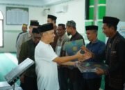 Sekda Terima Bantuan Al-Quran dari BPKH untuk Imam Masjid di Konawe Selatan