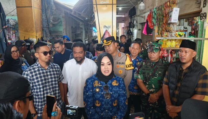 Pastikan Harga Pangan Stabil Jelang Idul Fitri, Ketua DPRD Kota Kendari Bersama Wali Kota Sidak Gabungan di Pasar Tradisional