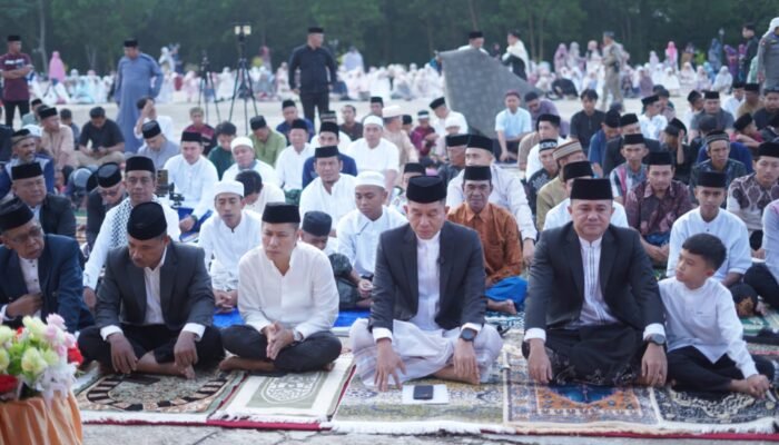 Pemkab Konsel Gelar Salat Idulfitri 1447 H di Pelataran Kantor Bupati