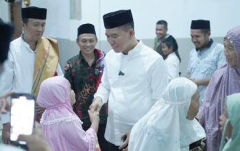 Rajut Silaturahmi di Momentum Ramadan Pesan Bupati Irham dan Ketua BKMT saat Safari di Ranomeeto Barat