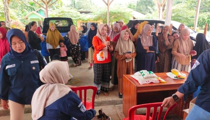 Pasar Murah Disperindag Konsel Diserbu Warga