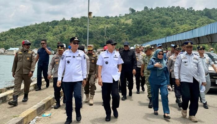 Pastikan Kelancaran Arus Mudik Lebaran, Gubernur ASR dan Bupati Irham Pantau Langsung di Pelabuhan Amolengu dan Torobulu