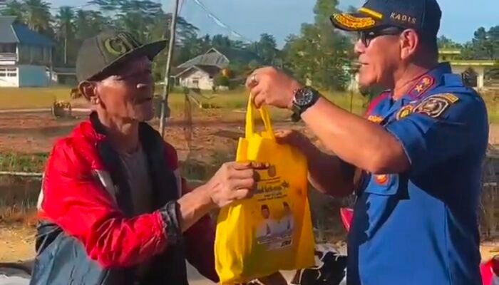 Jelang Hari Raya Idulfitri 1 Syawal 1447 Hijriah, Dinas Damkarmat Konsel Bagikan Bantuan bagi Warga Kurang Mampu