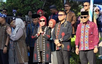 Konsel Tampilkan Pesona Adat Tolaki dan Keberagaman Budaya di Pawai Budaya HUT Sultra ke-62