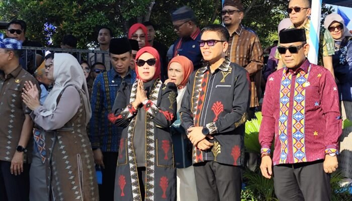 Konsel Tampilkan Pesona Adat Tolaki dan Keberagaman Budaya di Pawai Budaya HUT Sultra ke-62